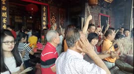 So crowded in the temple of Melaka