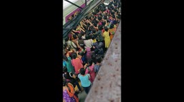 Women battle rush-hour crush to get into Mumbai train