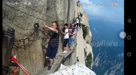 Footage captures moment man unhooks harness and jumps off cliff in Shaanxi province