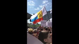 Strange Gadsden / Russian flag combo flutters at pension reform protests