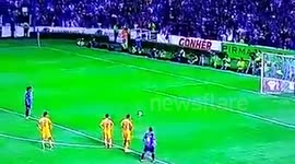 Ronaldinho en su debut en Mexico Falla una Penal