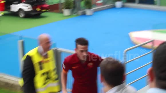 Italian footballer hugs grandma in goal celebration