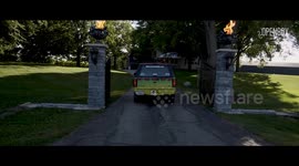 Dinosaur-loving couple throw epic Jurassic Park themed wedding