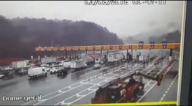 Accident tips part of toll and forbidden Highway this friday, Bandeirantes in Sao Paulo, Brasil