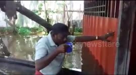 Man rows canoe to local liquor shop during flooding in Kerala