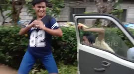 Friends perform 'In My Feelings' viral trend with car door