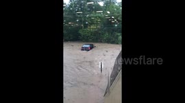 Newsflare Edit - Video shows car half-submerged as torrential rain floods Pennsylvania towns