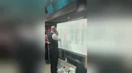 Newsflare Edit - @Gatwick_Airport  two whiteboards for the entire south terminal on a monday morning! #gatwick https://t.co/XRa7PkWVUn