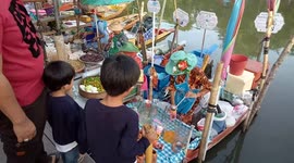 Scene of Khlong Hae Floating Market in Thailand
