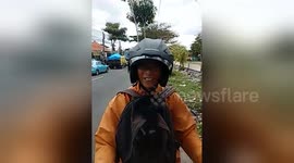 Daring Bali expat confronts moped riders for driving on pavement