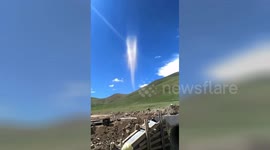 内蒙古呼伦贝尔    精灵出现？ 漏斗形云朵低空漫步