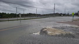 Floods hit streets of Carolina coastal towns ahead of Florence's landfall