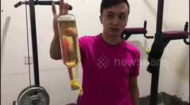 Kung fu courier uses two fingers to lift beer bottle