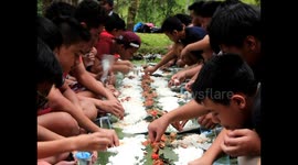 when young children, rich people eat together