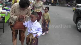 Five-year-old Thai twins marry in bizarre local ceremony