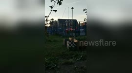 Newsflare Edit - Amazing to see @LDNairamb take off this evening and from an impossibly small playground #ninjaparking #Greenwich https://t.co/okV0YLeVvB