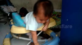 This how the baby escape from baby walker