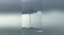 Aussie tourist has hilarious reaction to 'tornado' heading towards packed beach