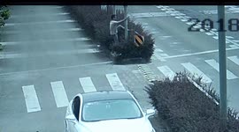 浙江温岭  多次超速被抓拍 男子竟用胶布贴测速仪“解气”