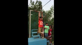 My nephew trying to slide on this rop but colaps with wall in front 