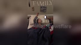 Mother in final days of cancer battle uses all her energy to raise arm for worship song