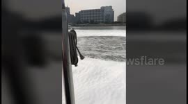 钱塘江出现神秘漩涡