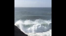 Huge waves pf Nazare!