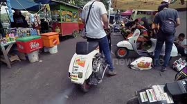 Prepare vespa race.
