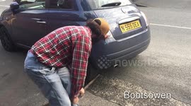 Man comes up with inventive way of moving a car that's blocking driveway UK