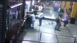 Alert policeman caught pick pocketer while trying to rob fellow passenger in India