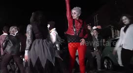 50 friends and neighbours take to streets to perform Thriller flash-mob