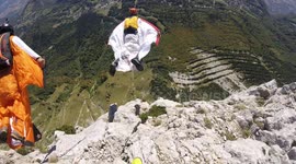 Group makes incredible wingsuit jump at Icarus Cup 2018