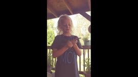 Instructional video on how to snap green beans