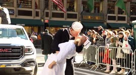 Famous V-J Day Times Square kiss re-enacted during annual NYC Veterans Day parade