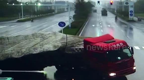 Oblivious scooter rider escapes being crushed by out-of-control lorry - Buy, Sell or Upload Video Content with Newsflare