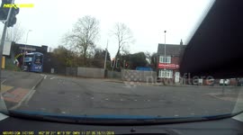 Moment double-decker bus crashed into Leicester bridge, injuring five