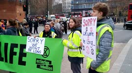 London: Extinction Rebellion protest brings traffic around Elephant and Castle to standstill