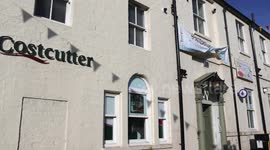 Shopkeeper fights off thief with champagne bottle