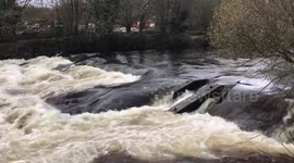 Late autumn rainfall brings extreme kayakers to the River Dart