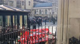 Intruder arrested outside Parliament