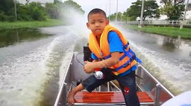 Bangkok schoolboy beats traffic by piloting motorboat to school
