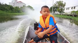 Bangkok schoolboy beats traffic by piloting motorboat to school