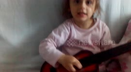 Antonia Maria si prima chitara