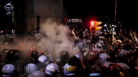 Masked men set fire to shops in Mexico City