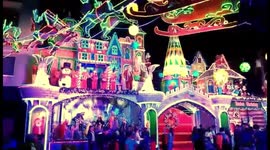 House in Philippines trned into a Christmas tourist attrcation
