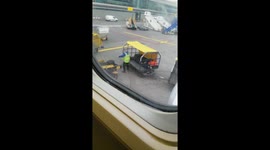 How Ryanair destroys luggage.