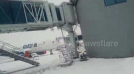 Video footge of Srinagar international Airport of snow fall in India
