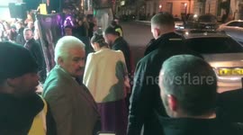 Sarah Paulson’s reaction to bessoted fan at London premiere of Glass