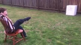 Schoolboy who writes, eats and can crack an egg with his feet