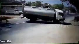 Speeding milk tanker makes stunning u-turn on highway to save calf